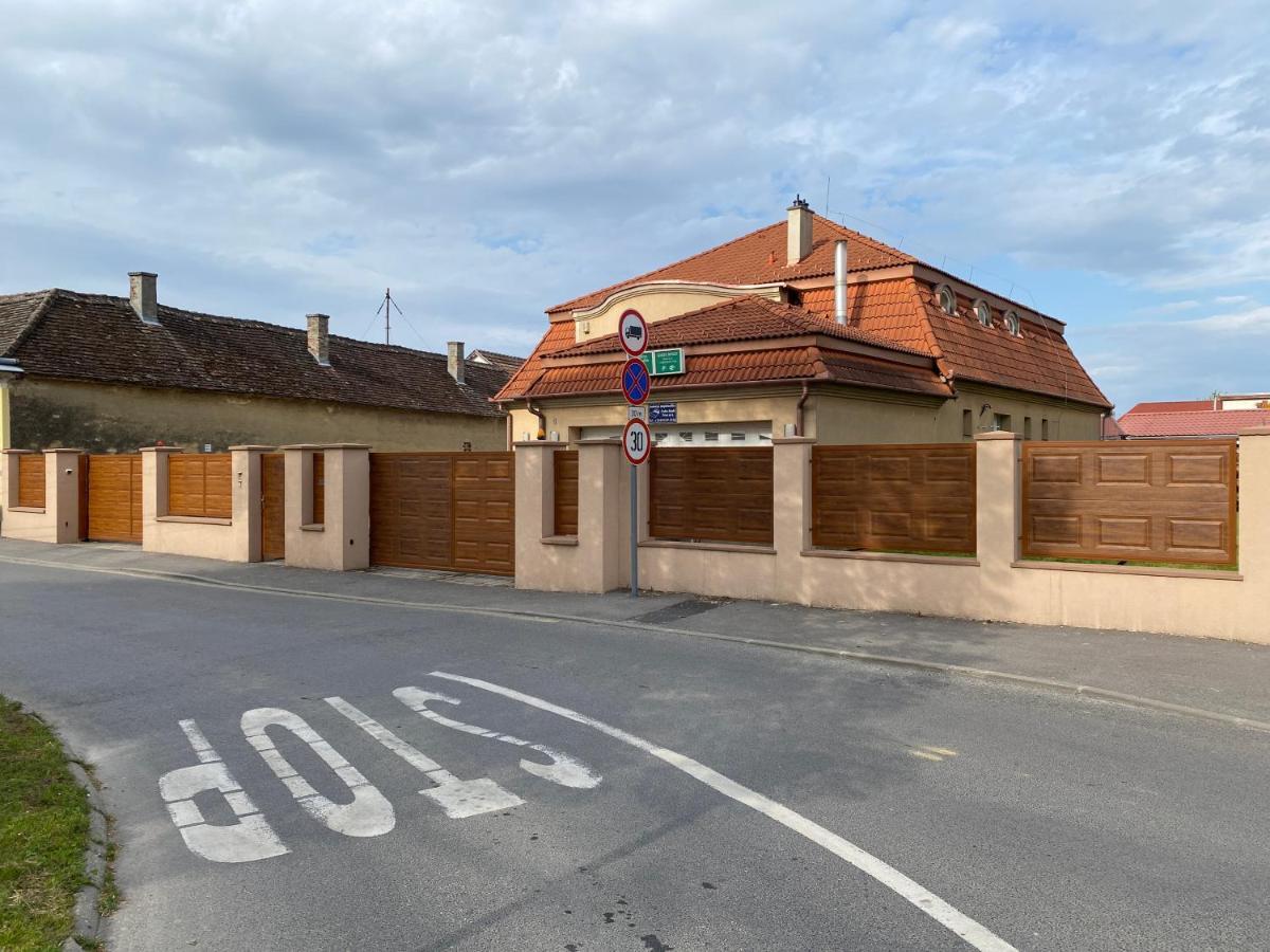 Ambrozia Guesthouse Nagykanizsa Ngoại thất bức ảnh