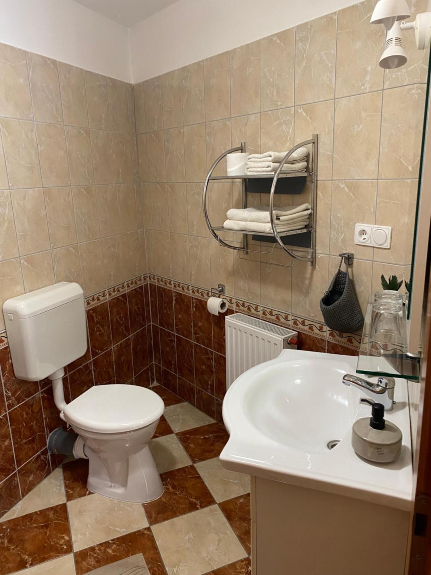 Ambrozia Guesthouse Nagykanizsa Ngoại thất bức ảnh