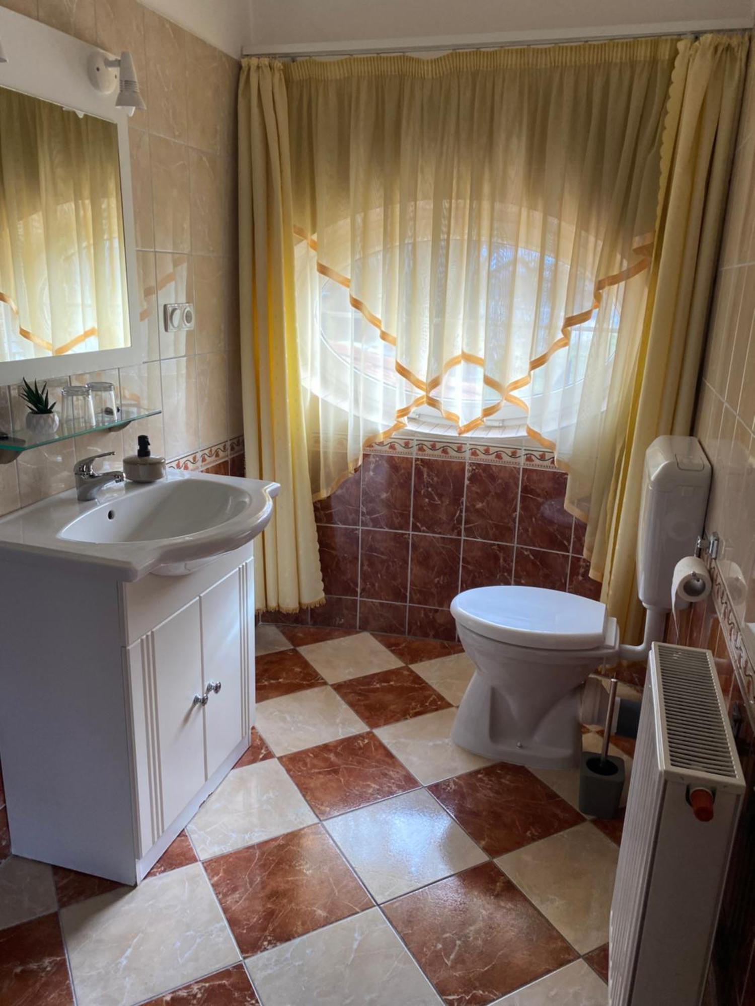 Ambrozia Guesthouse Nagykanizsa Ngoại thất bức ảnh