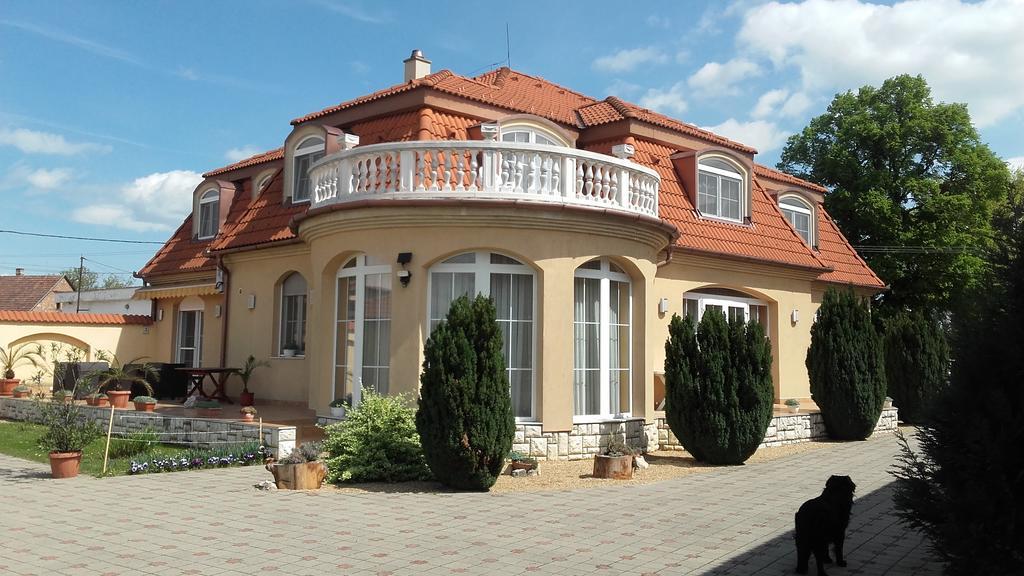 Ambrozia Guesthouse Nagykanizsa Ngoại thất bức ảnh